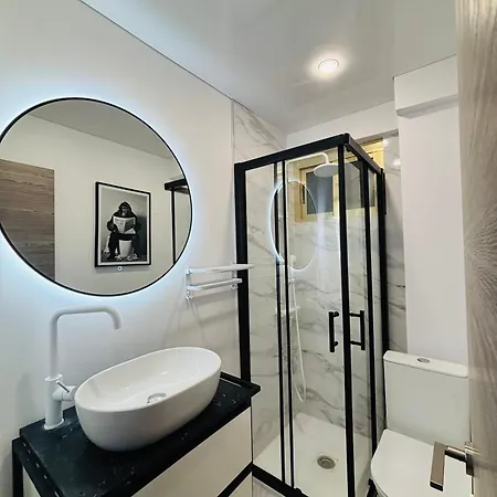 Colocation - Habitacion Con Bano Compartido - Shared Bathroom - Free Parking بيت ضيافة سالو