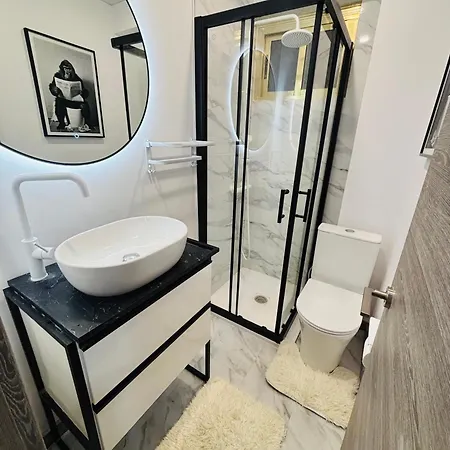 بيت ضيافة Colocation - Habitacion Con Bano Compartido - Shared Bathroom - Free Parking سالو