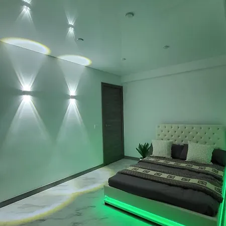 Colocation - Habitacion Con Bano Compartido - Shared Bathroom - Free Parking * سالو