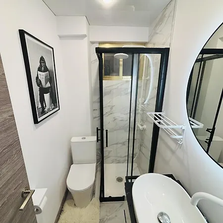 Colocation - Habitacion Con Bano Compartido - Shared Bathroom - Free Parking