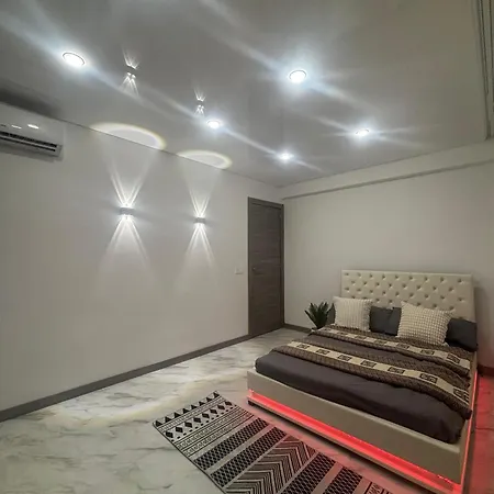 بيت ضيافة Colocation - Habitacion Con Bano Compartido - Shared Bathroom - Free Parking سالو